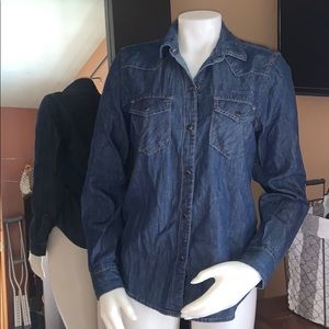 Gap denim shirt sz medium nwot
